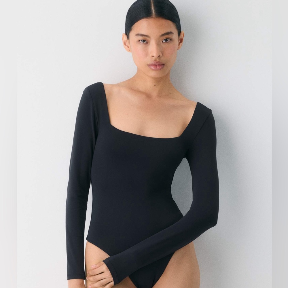 Aritzia Babaton Square Neck Long Sleeve Bodysuit
